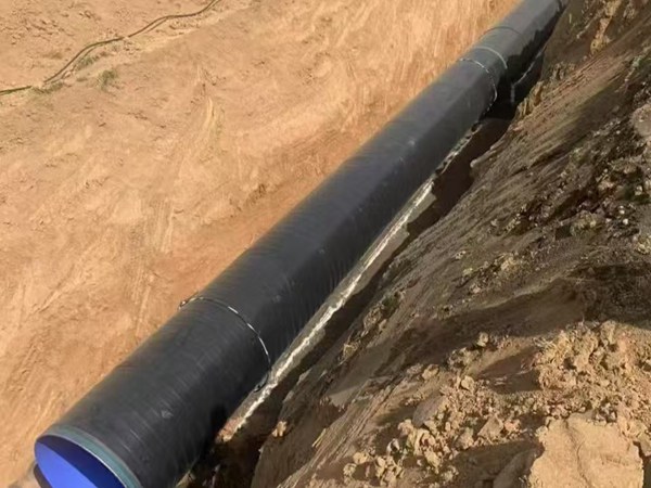 天然气防腐管道施工现场